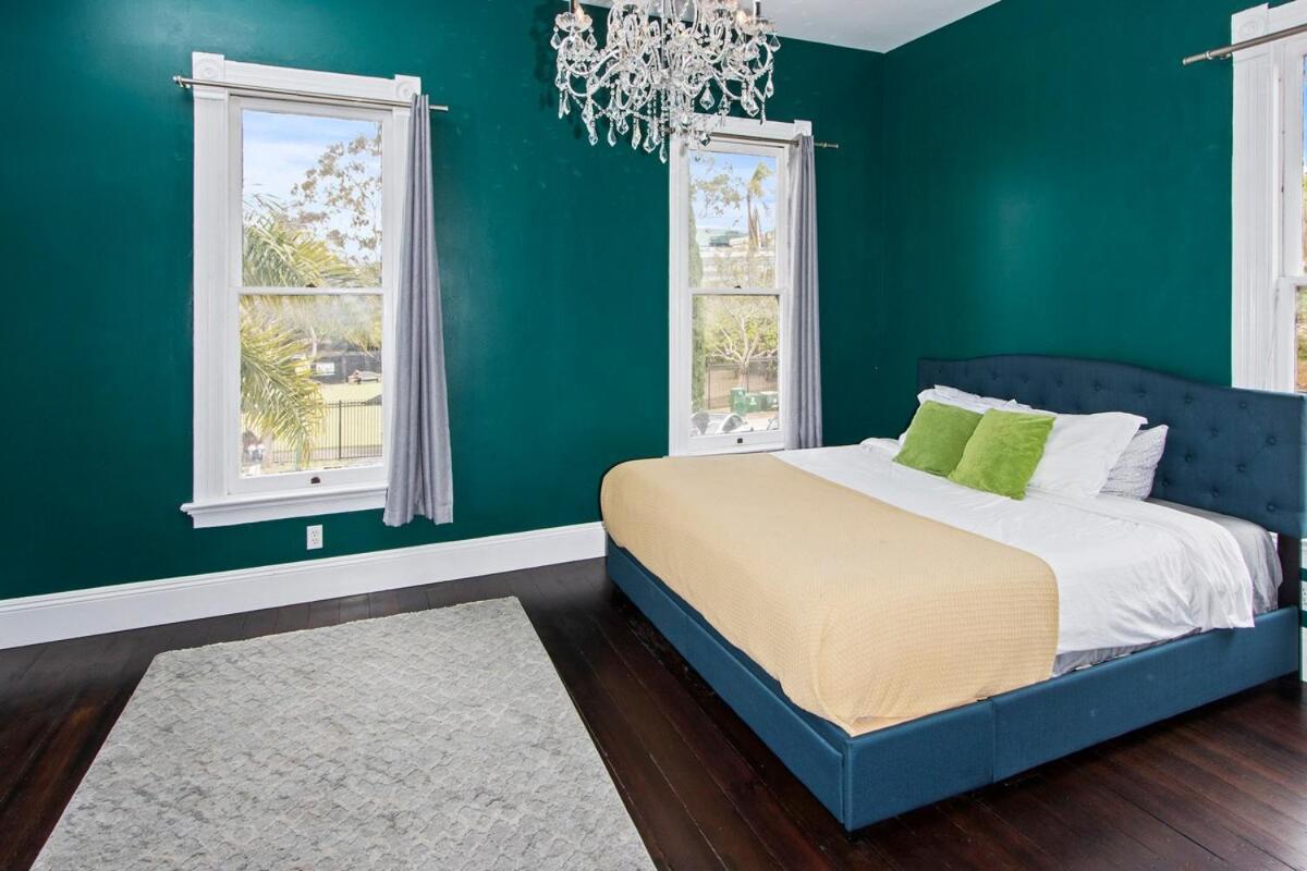 1900's Victorian Sleeps 22 8bdrm 3bath Villa