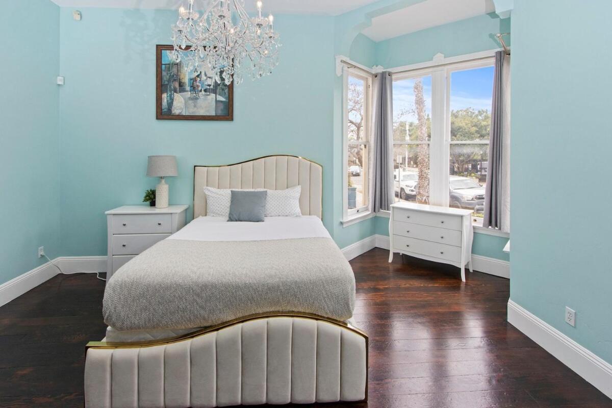 1900's Victorian Sleeps 22 8bdrm 3bath San Diego